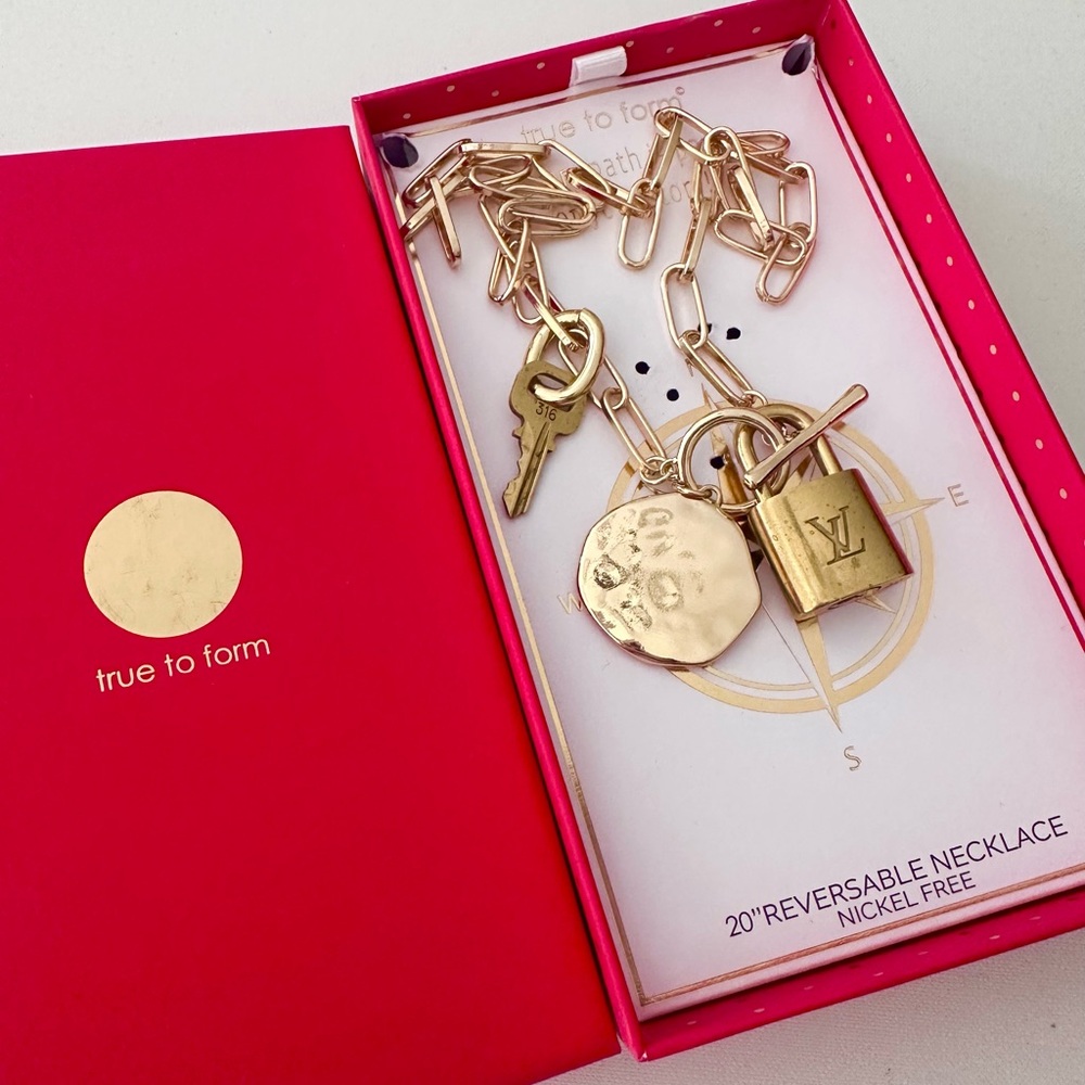 Louis Vuitton padlock with toggle necklace - Picture 4 of 7